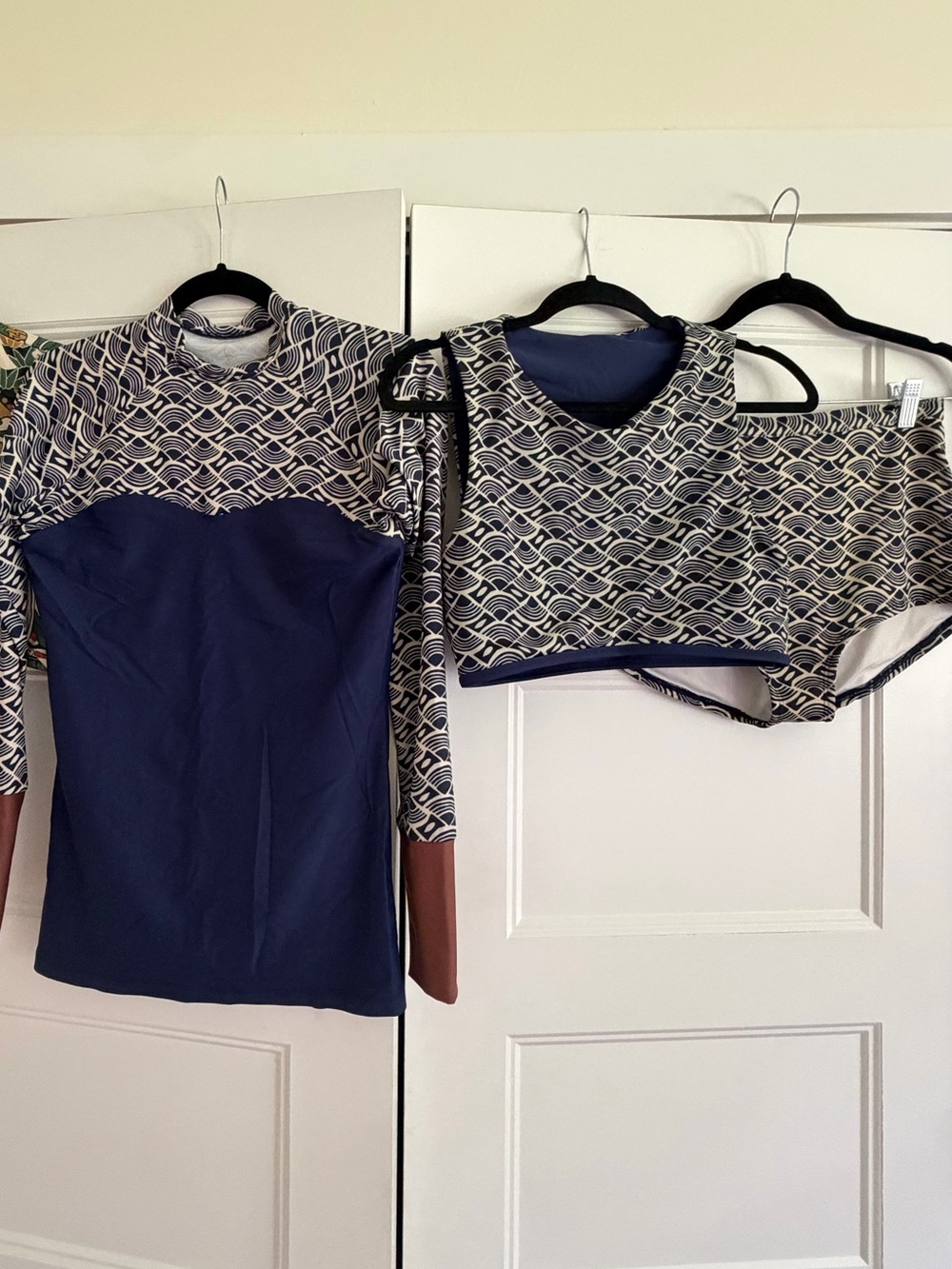 Seea Navy Blue and Patterned Long Sleeve Rash Guard Top,top and bottom set